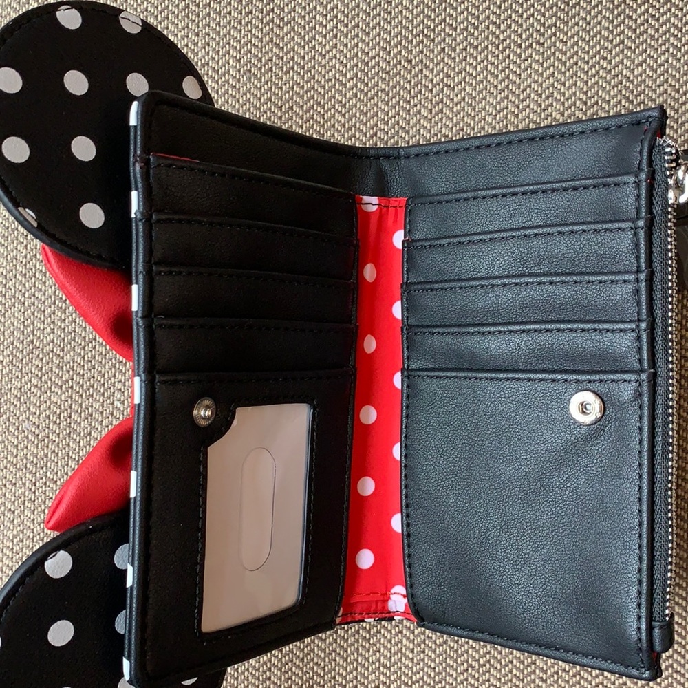 Loungefly x Minnie Mouse Polka Dot Wallet - Picture 8 of 16